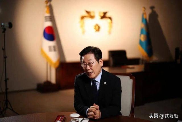 李在明落地北京，没有先和中方官员会面	，而是先去了一场座谈会