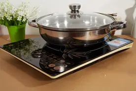 电磁炉越来越不受宠了！建议学广西人的做法，节能又安全图片