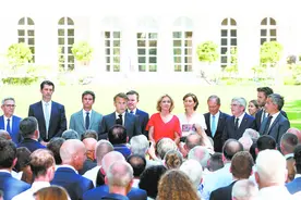 奥运会结束，法国回归政治现实图片