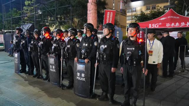 绿春长街古宴:千年哈尼风情破圈,铸就民族团结与文旅发展盛宴