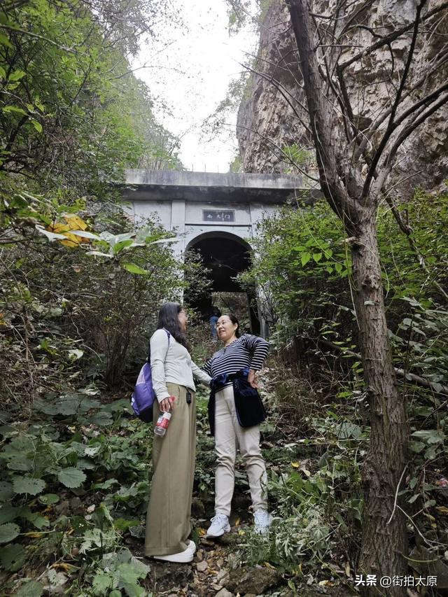 山西阳泉发现一处山洞，洞口阴森诡异，内部犹如一个玄幻空间