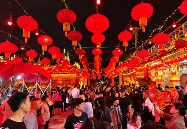 千年古城万人空巷！南安丰州元宵踩街火热上演