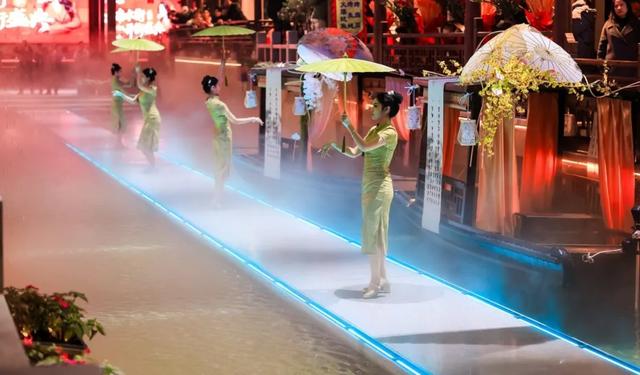 12月6日,银川江南水街正式开街迎客!