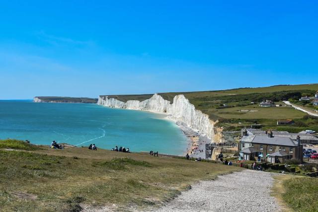 「人生必看奇景」英国白崖出现巨大裂缝，景观会消失吗？