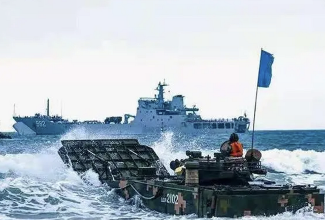 特朗普还未登机访华，大批美国坦克将运往台岛，解放军动作更大