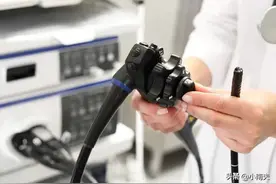 爸爸做无痛肠镜，半个小时没有出来，我担心不已图片