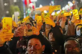 现场超震撼！千架无人机闪耀达城夜空图片