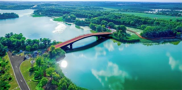 乘着定制公交去春游，一站直达淄博18处热门打卡地！