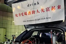 夜市里5元1斤的精酿啤酒能喝吗？行家：可以喝，但要注意这3点图片