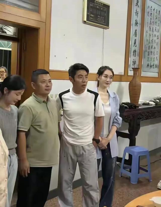 李小冉快50岁了还这么丰满，瘦却很有料，让人好奇她是怎么做到的