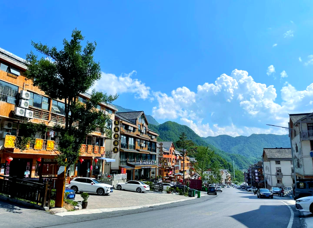 湖北有一个藏在深山密林中的避暑胜地，人少景美，被誉为华中凉都