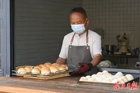 没怎么喝过咖啡的老王，在稻田里开了家很火的咖啡馆图片