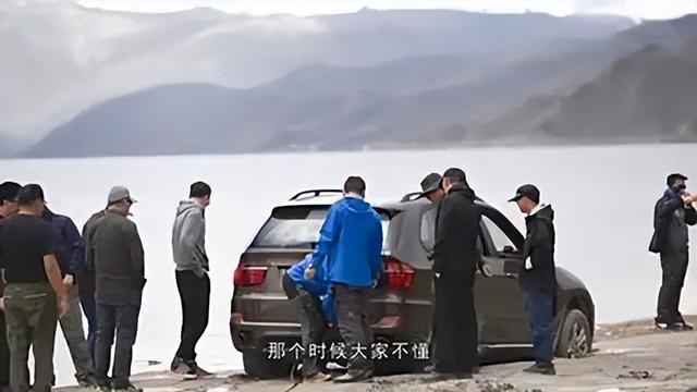 川藏线上那么多废弃豪车，为何没人愿意拖走？当地人道出实情