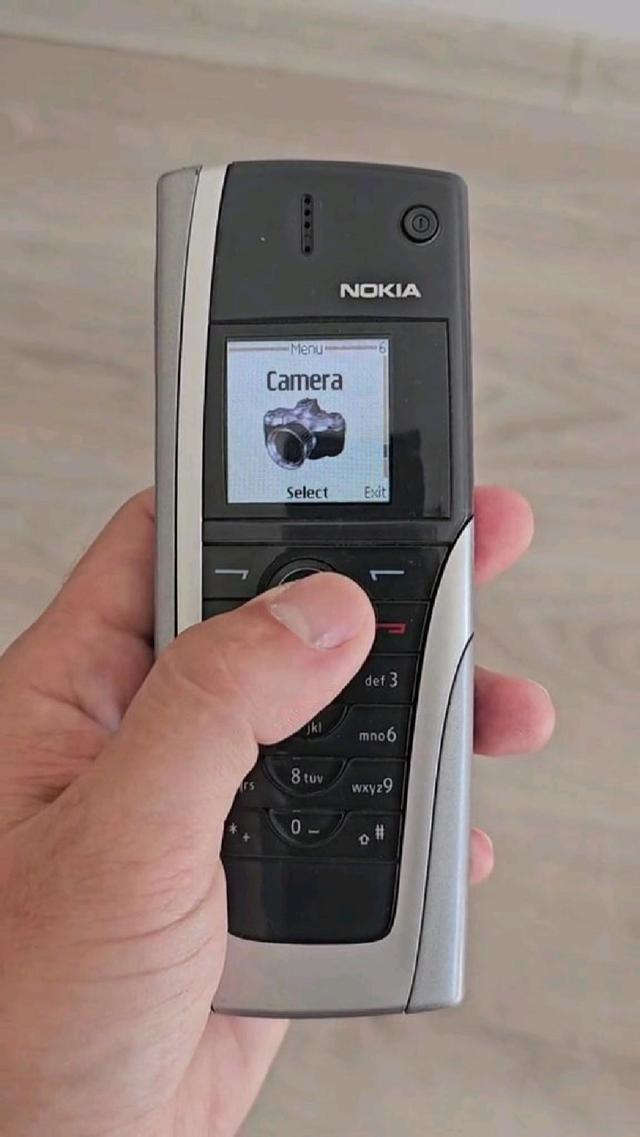 通信历史连载910-诺基亚首款支持WiFi的PDA手机Nokia 9500-2004年