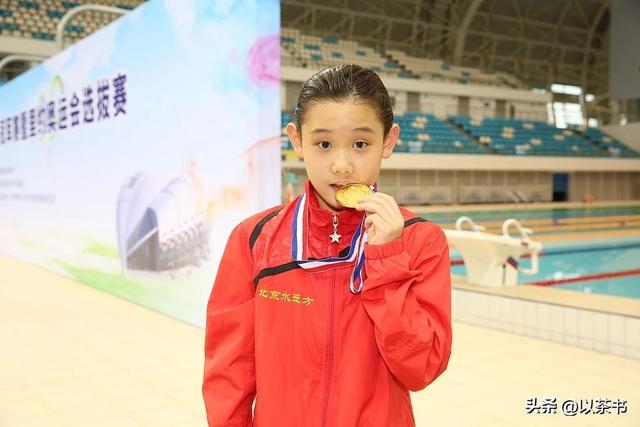 宣布退役不到1个月，张家齐回应3人关系，一句话揭开体坛内幕