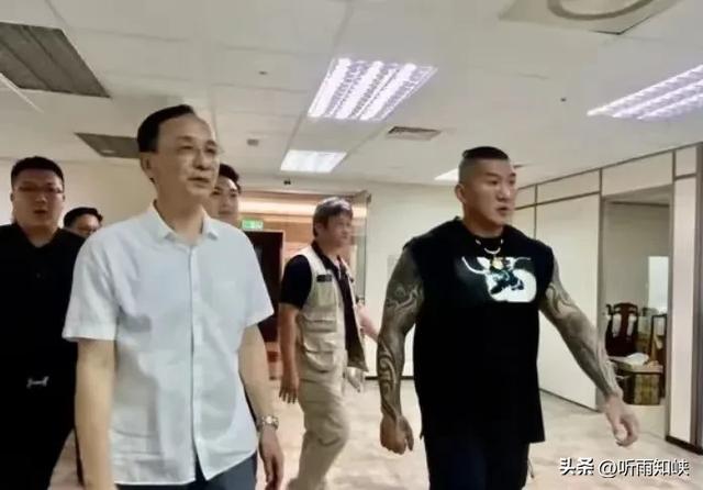 倒计时5天，柯文哲意外成关键，“馆长”与朱立伦见面后抛出重磅