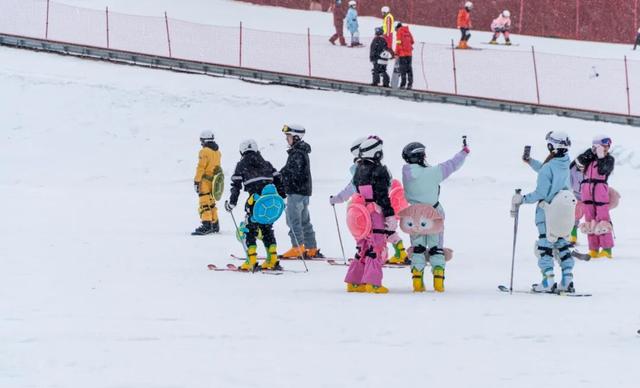 听说在安图滑雪，摔跤是种享受？这粉雪绝了，滑一次就上瘾！