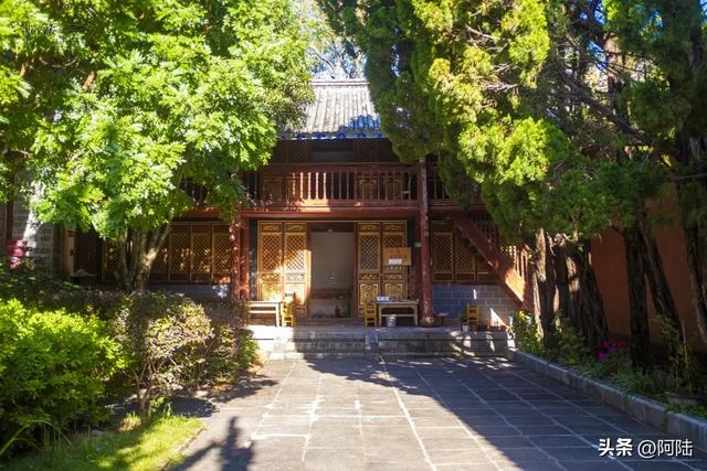 距洱海60多公里,这根“南诏铁柱”是大理现存最珍贵的古迹之一