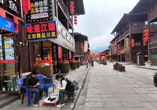 游览汉中市的青木川古镇