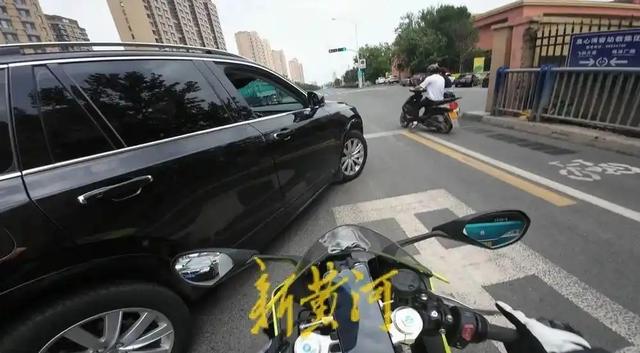 男子别停摩托车后续：前同事曝光更多黑料，底裤被扒，平时就嚣张