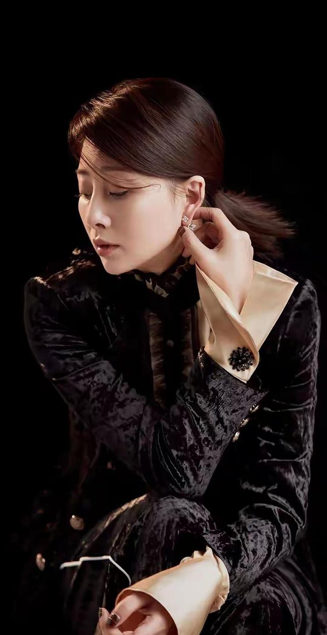 殷桃演技让人眼前一亮，每个角色都活生生，观众：太有感染力了