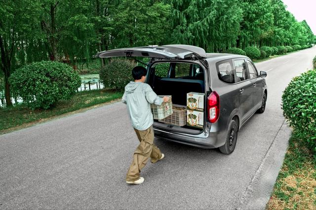 跑了23万公里的五菱之光：瘸腿父亲的腿，全家的饭碗	，儿子的骄傲