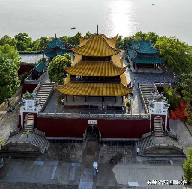 洞庭湖畔岳阳楼
