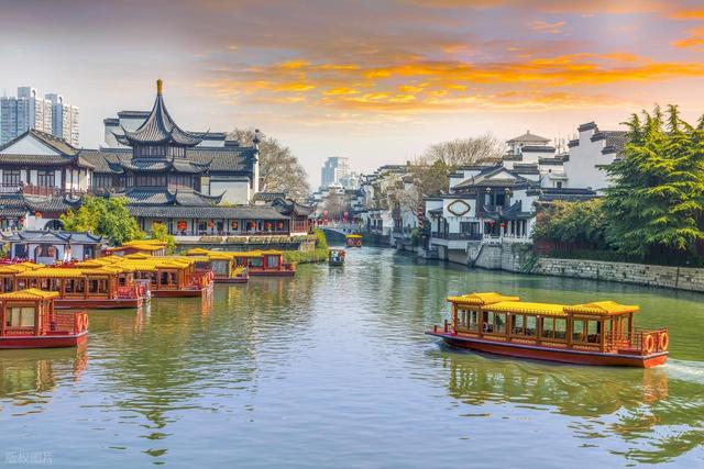 有人说，在成都面前，南京就是一座“小城市”，事实果真如此吗？
