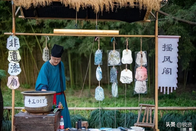 别再复制粘贴了！古镇的生死十字路口，烟火气该咋留？