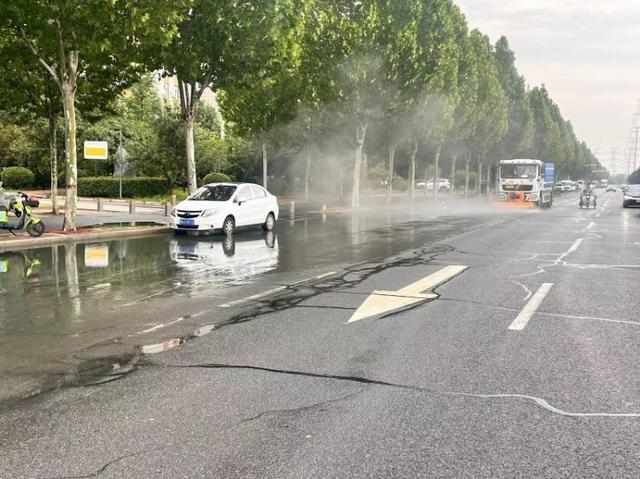 暴雨后郑州市区交通秩序已恢复正常