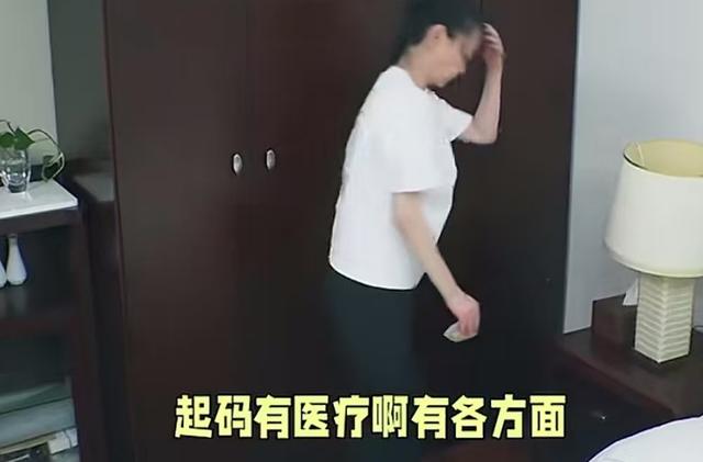 钱再多有什么用?49岁佘诗曼的现状，给不结婚不生娃的人提了个醒