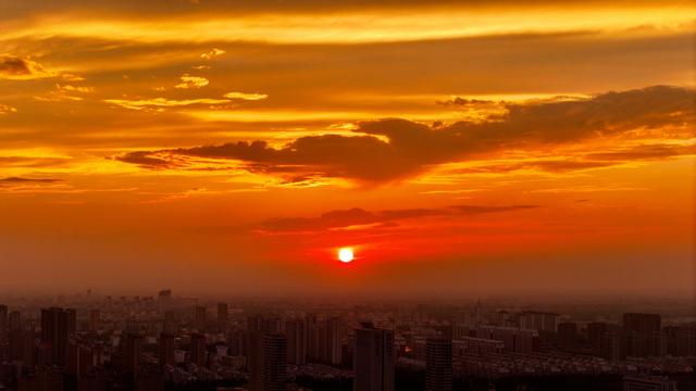 初秋的晚霞映红宁阳小城