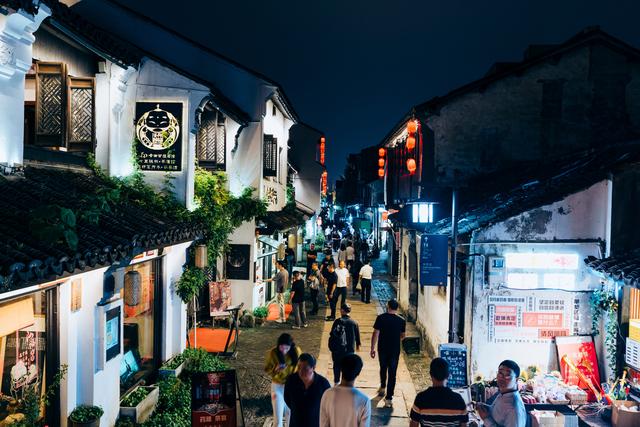 桨声灯影古运河，千年驿道焕新颜：夜泊南长记