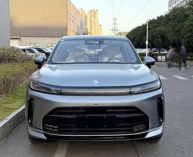 宝骏华境S再度现身，联手华为，车长超问界M9且配1.5T插混