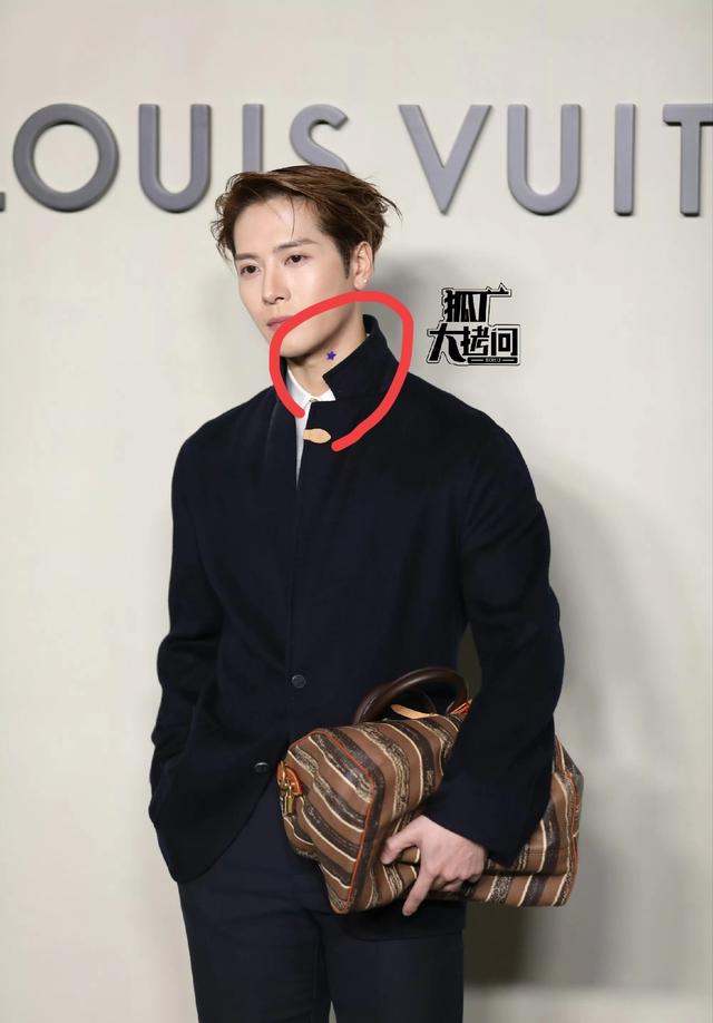 这一夜，全程冷脸	、穿蓬蓬裙的巩俐，让所有人见识了她的江湖地位