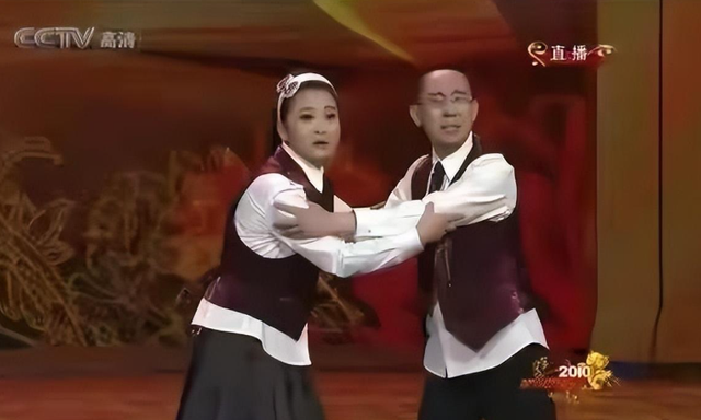 瘦到脱相？43岁的贾玲罕见露面，脸跨不平、又瘦又"颓"，令人唏嘘