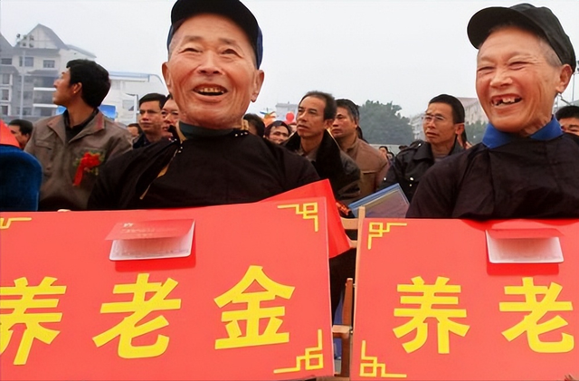 中央定调！退休新规2030年分水岭显现，部分人员或将面临双重压力