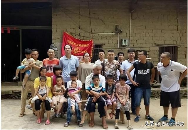 广西夫妇21年内生下15个孩子，2022年政府介入调查，如今怎样了？