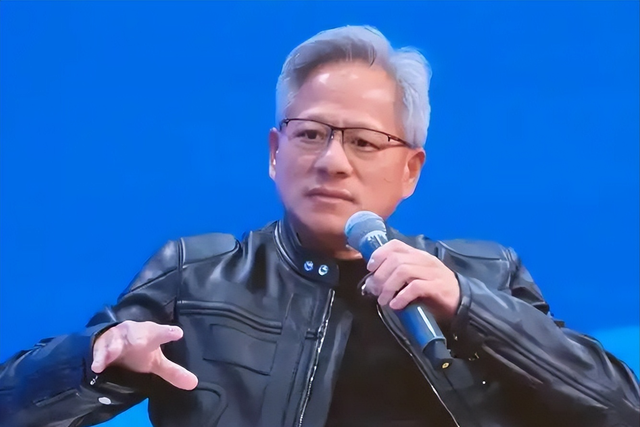 用国产替代国外芯片！黄仁勋高调“唱衰”美国AI，直言中国将赢！