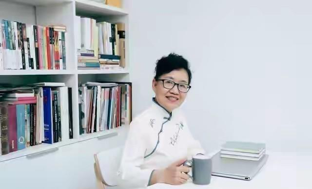 60岁阿姨直言不讳：两性关系中，女人最渴望的不是钱，而是这4样