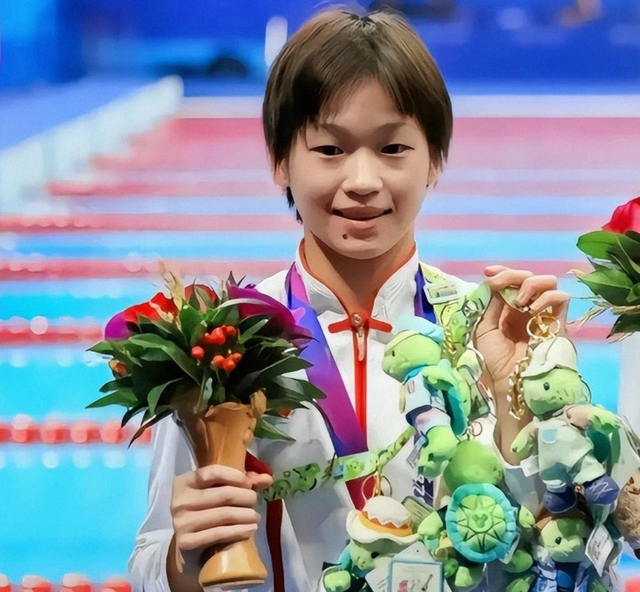 演都不演了！恶心的一幕出现了，人民日报亲自下场为全红婵"撑腰"