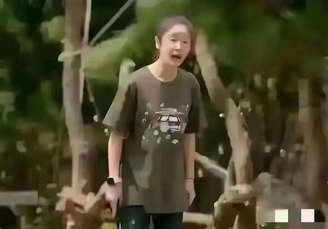 47岁林心如老到认不出！面部松弛憔悴沧桑	，素颜打扮像农村大妈