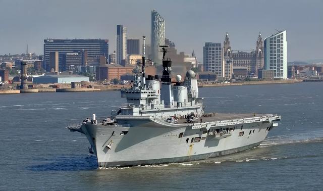 又让张召忠说中了？东拼西凑550亿建的2艘航母，如今彻底成为累赘