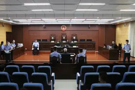 被控受贿6700余万元，广西农村信用社联合社原理事长韦家干受审图片