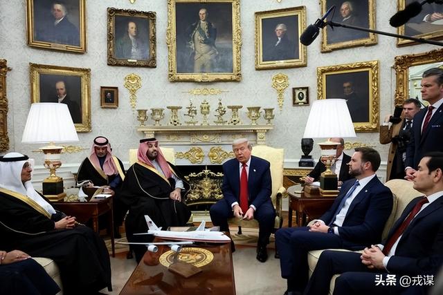 战机当礼物送！特朗普哄沙特开心，加沙人却在帐篷里挨冻