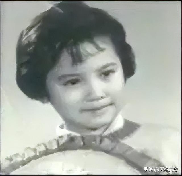 至今未婚未育，身边却有男人陪了近 20 年！54岁的她才是人间清醒