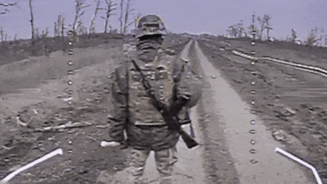 乌克兰最致命士兵曝光！"螃蟹"臂章成死亡标记，俄乌战场现新杀器