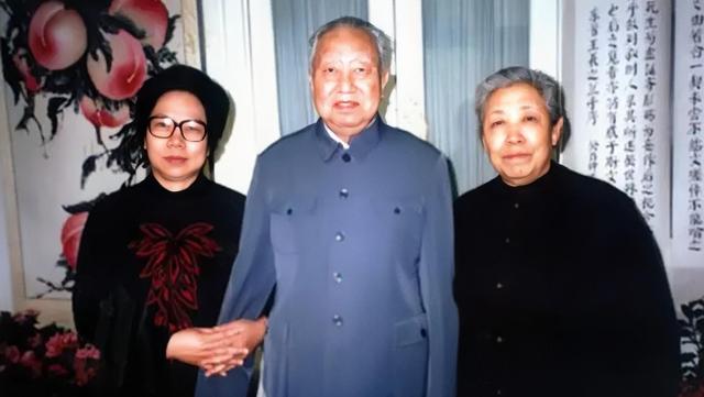 华国锋同志的后人：子女全都姓苏，两子从军，两女从政，十分低调