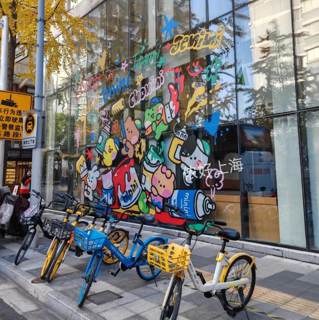 出片率100%！上海人都在找这个“限定露台”！这条“银杏大道”好拍又好吃！