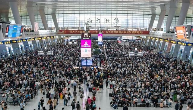 这条高铁火了！串联近10个5A级景区，还能“遇见”李白